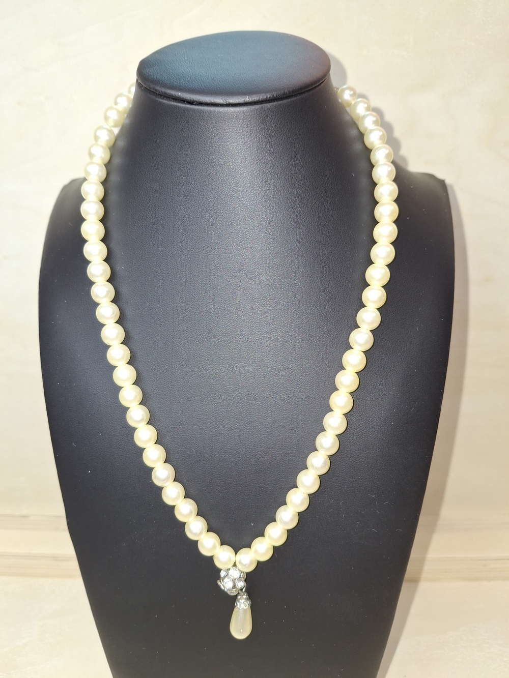 Cream Pearl Necklace with Teardrop Pendant